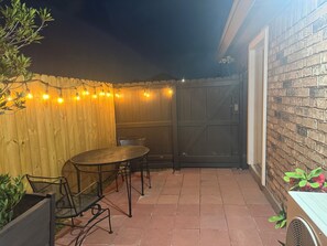 Outdoor dining - Peaceful & Private Studio #2 (Brownsville)
