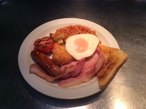 Desayuno inglés (GBP 4.00 por persona)
