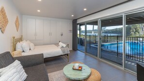 3 soverom, strykejern/-brett, internettilgang og sengetøy