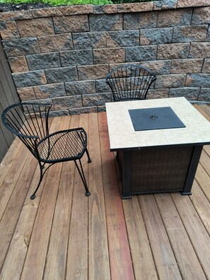 Outdoor dining - Beautiful cabin situated on wooded land with nice yard clearing and small stream (Madison)