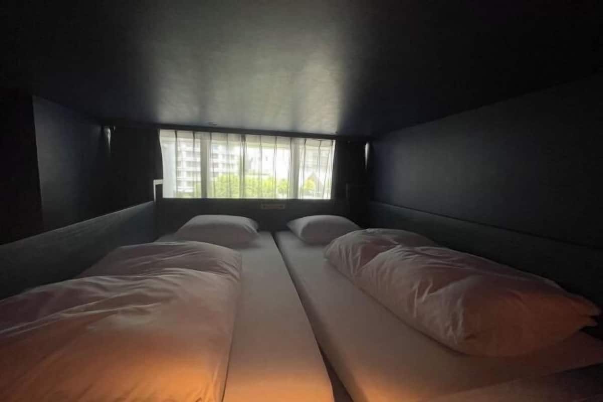 Caja fuerte, cortinas opacas, sistema de insonorización