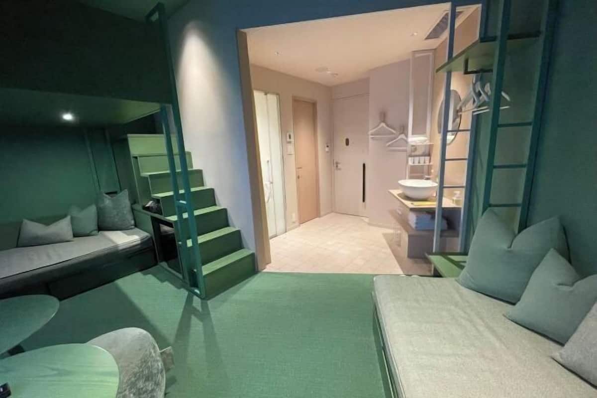 Caja fuerte, cortinas opacas, sistema de insonorización