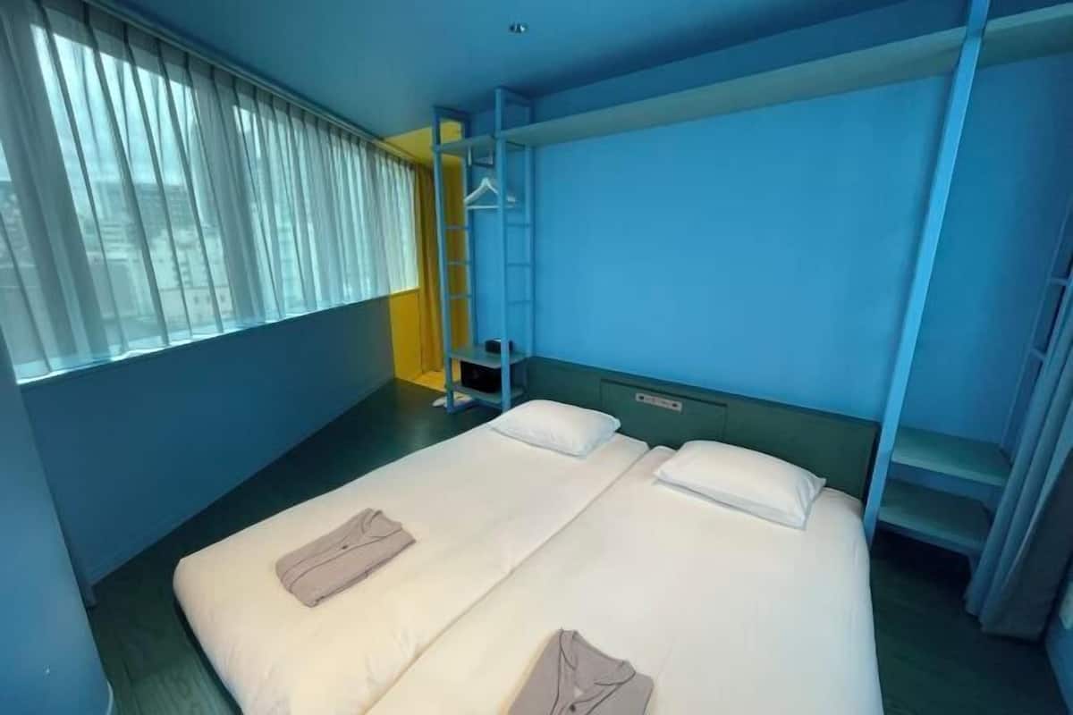 Caja fuerte, cortinas opacas, sistema de insonorización