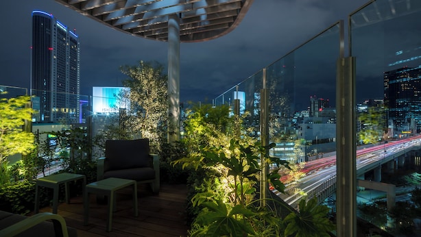 A rooftop terrace with a view of a cityscape, including a bridge and high-rise buildings. - toggle hotel suidobashi TOKYO (Tokyo)