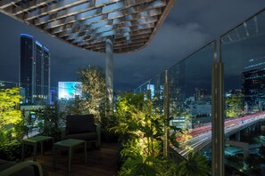 A rooftop terrace with a view of a cityscape, including a bridge and high-rise buildings. - toggle hotel suidobashi TOKYO (Tokyo)