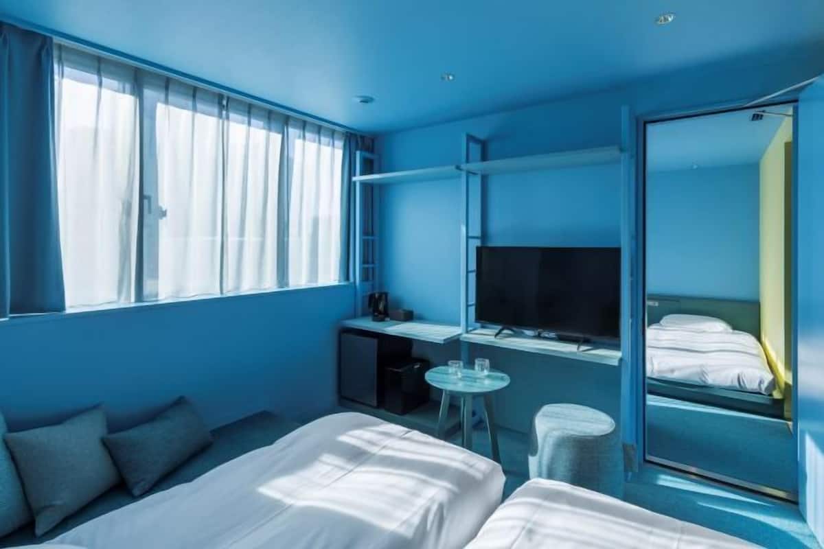 Caja fuerte, cortinas opacas, sistema de insonorización