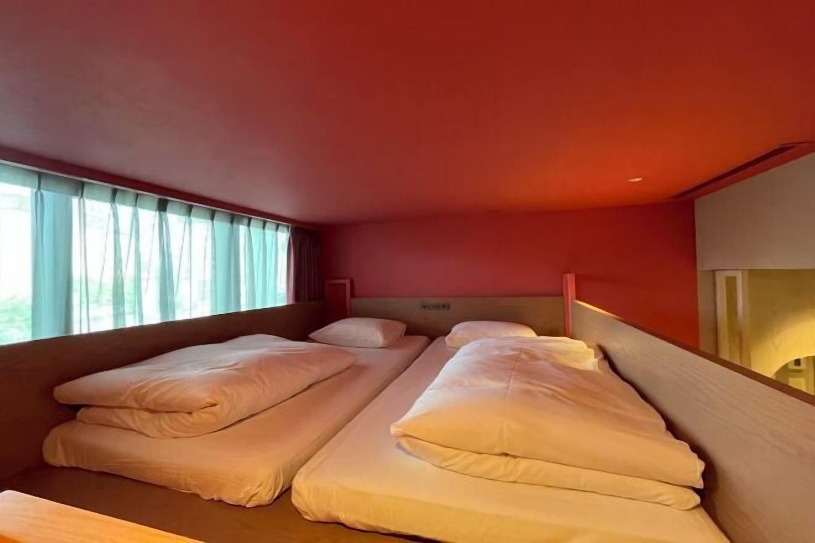 Een kluis op de kamer, verduisterende gordijnen, geluiddichte muren