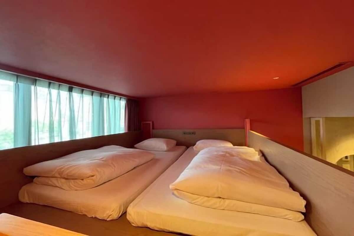 Caja fuerte, cortinas opacas, sistema de insonorización