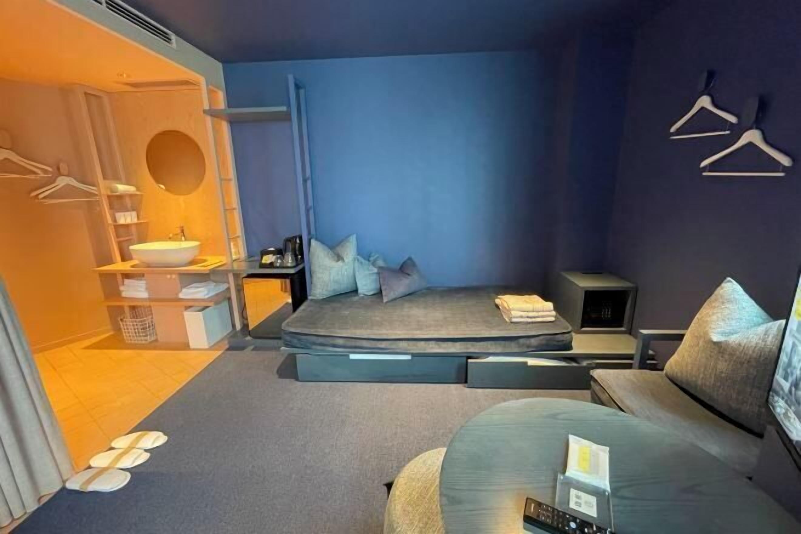 Een kluis op de kamer, verduisterende gordijnen, geluiddichte muren