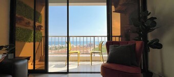 Apt - Sleeps 6 - Balcony - Parking