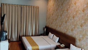 Family Room | 1 bedroom, soundproofing, free WiFi