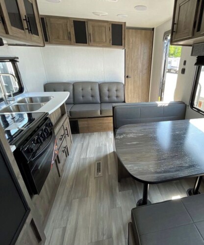 LUXURY CAMPING IN THE HEART OF THE MAINE LAKES REGION MINUTES TO NAPLES CAUSEWAY