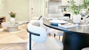 Deluxe Apartment | Living area - The Elliott Hotel at Highland Park (Pittsburgh)