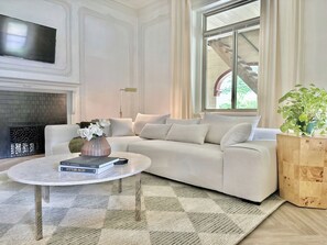 Luxury Apartment, 1 Bedroom | Living area | 55-inch Smart TV with cable channels, Netflix, Hulu - The Elliott Hotel at Highland Park (Pittsburgh)