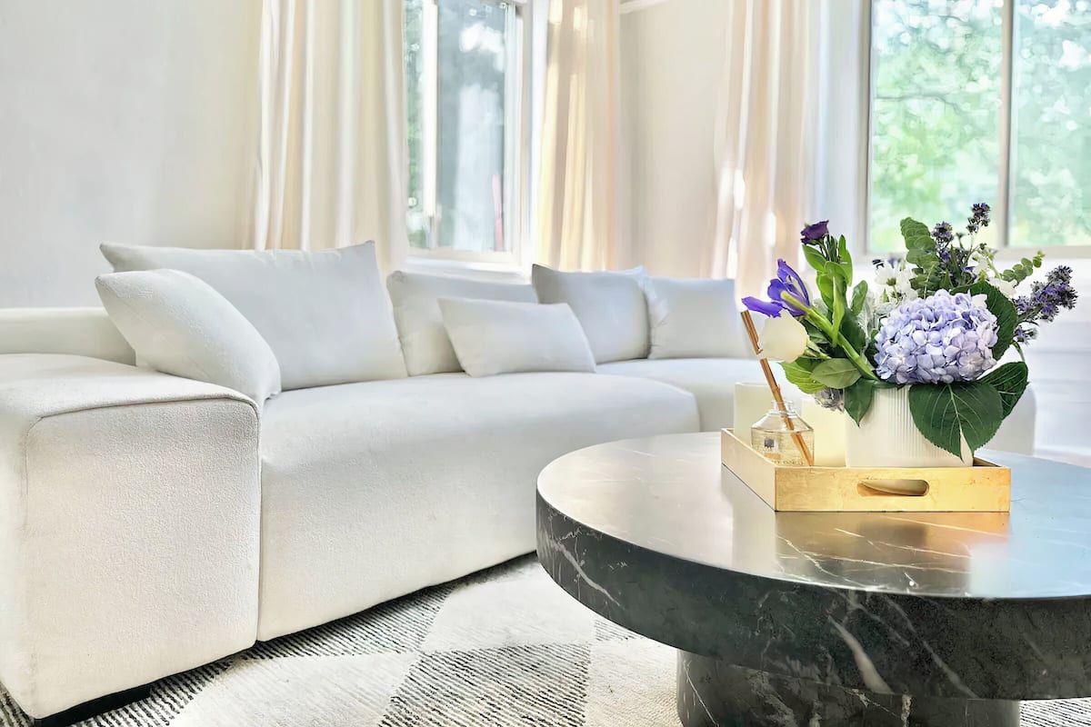 Appartamento Luxury | Area soggiorno | Smart TV 55 pollici con canali via cavo, Netflix, Hulu