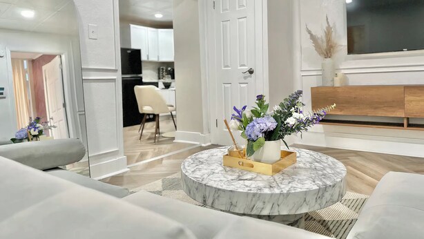 Deluxe Apartment | Living area - The Elliott Hotel at Highland Park (Pittsburgh)