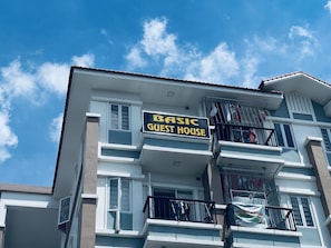 Basic Shared Dormitory | Bathroom shower - Basic Guest House (Hai Phong)
