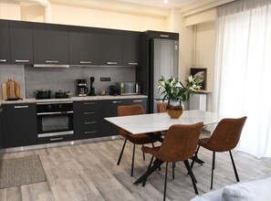 Fridge, microwave, oven, stovetop - Alkmini Apartment!!! (Μενεμένη)
