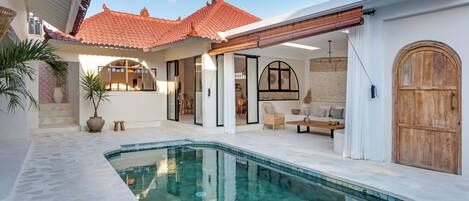 حمّام سباحة خارجي