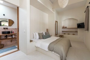 3 habitaciones, caja de seguridad en la habitación y escritorio 
