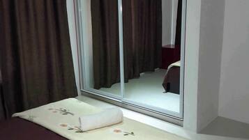 2 chambres, fer et planche Ă repasser, Wi-Fi, draps fournis