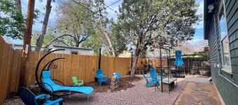Downtown Vintage Studio W Backyard & Grill••WALK to Downtown, CC, Parks & Venues
