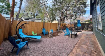 Downtown Vintage Studio W Backyard & Grill••WALK to Downtown, CC, Parks & Venues