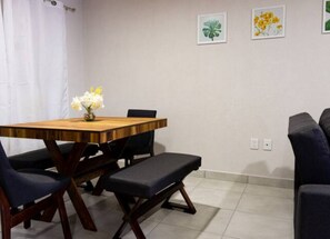 Apartment, 2 Bedrooms, Accessible, Smoking | Dining room