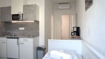 Apartment, 1 Bedroom, Smoking, Terrace | Private kitchen