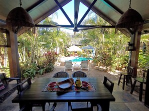 Outdoor dining - Suite Dream Blue Tu Descanso Soñado! Tamarindo Costa Rica (Provincia de Guanacaste)