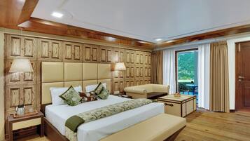 Luxury Room | 1 bedroom, in-room safe, iron/ironing board, free WiFi