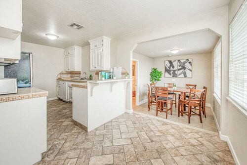 Pet Friendly Gem near Fresno State Airport