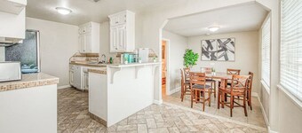 Pet Friendly Gem near Fresno State Airport