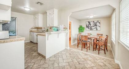 Pet Friendly Gem near Fresno State Airport