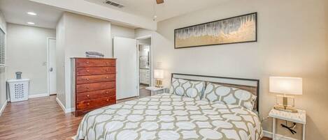 3 soveværelser, skrivebord, strygejern/strygebræt, Wi-Fi