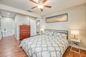 3 slaapkamers, een bureau, een strijkplank/strijkijzer, wifi