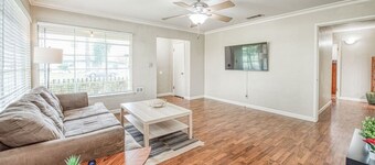 Pet Friendly Gem near Fresno State Airport