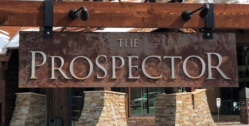 Great Studio perfect location
Free shuttle to ski and town