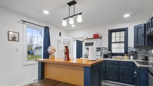 Kaffetrakter/tekoker, kjøleskap, mikrobølgeovn og ovn