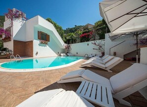 Pool - Casa Alloro D: A welcoming apartment located in the center of Minori and a few meters from the sea. (Minori)
