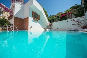 Pool - Casa Alloro D: A welcoming apartment located in the center of Minori and a few meters from the sea. (Minori)