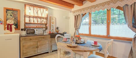 Familjestudio (Cozy Nest In Bardonecchia) | Eget kök | KylskÄp, ugn, spishÀll och grytor/köksredskap
