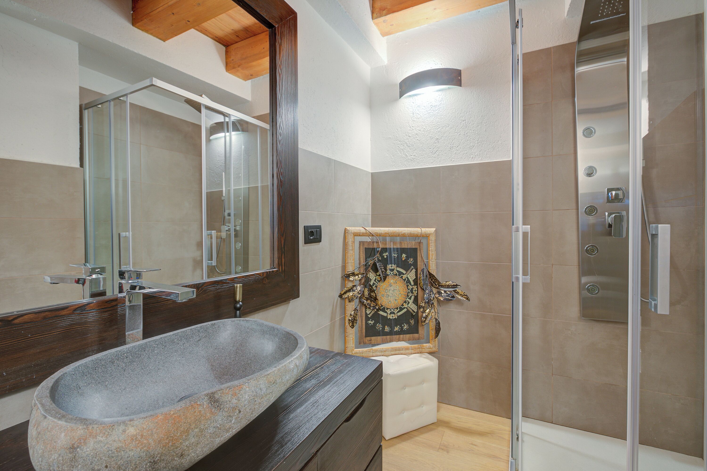 Family Studio (Cozy Nest In Bardonecchia) | Bathroom | Shower, hair dryer, bidet, towels