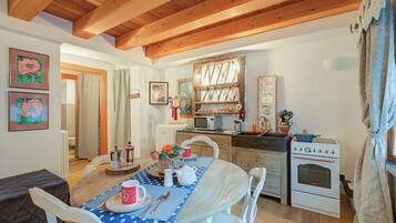 Familie-studiolejlighed (Cozy Nest In Bardonecchia) | Spisestue