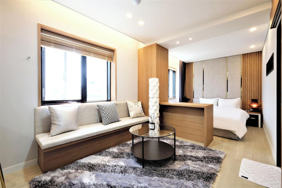 VVIP Room Type 3 | 1 bedroom, blackout drapes, free WiFi