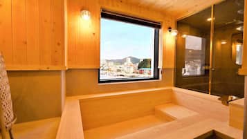 Family Suite | Bathroom | Shower, free toiletries, hair dryer, bathrobes