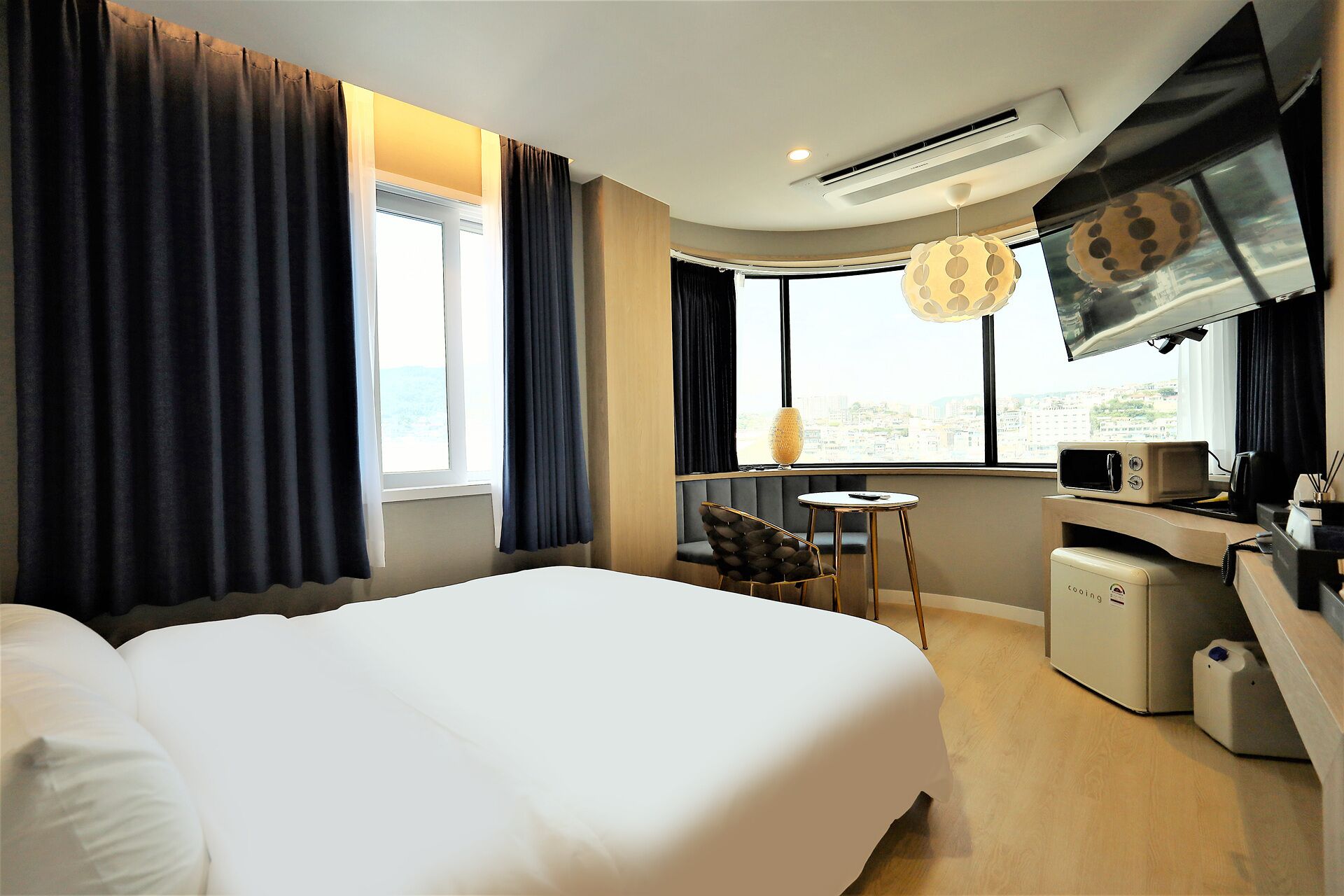 Deluxe Room, Ocean View | Premium bedding, blackout drapes, free WiFi, bed sheets