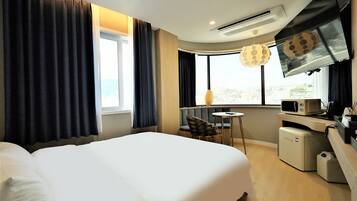 Deluxe Room, Ocean View | Premium bedding, blackout drapes, free WiFi, bed sheets