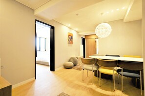 Blackout curtains, free WiFi - DELAMOUR Hotel (Tongyeong)