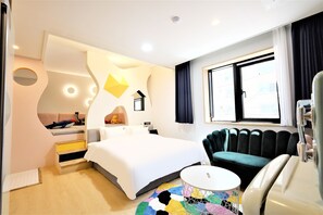 Suite Junior | Décoration personnalisée, ameublement personnalisé, bureau